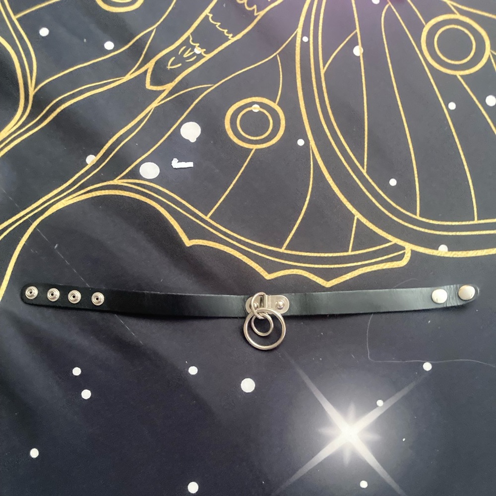 Black choker